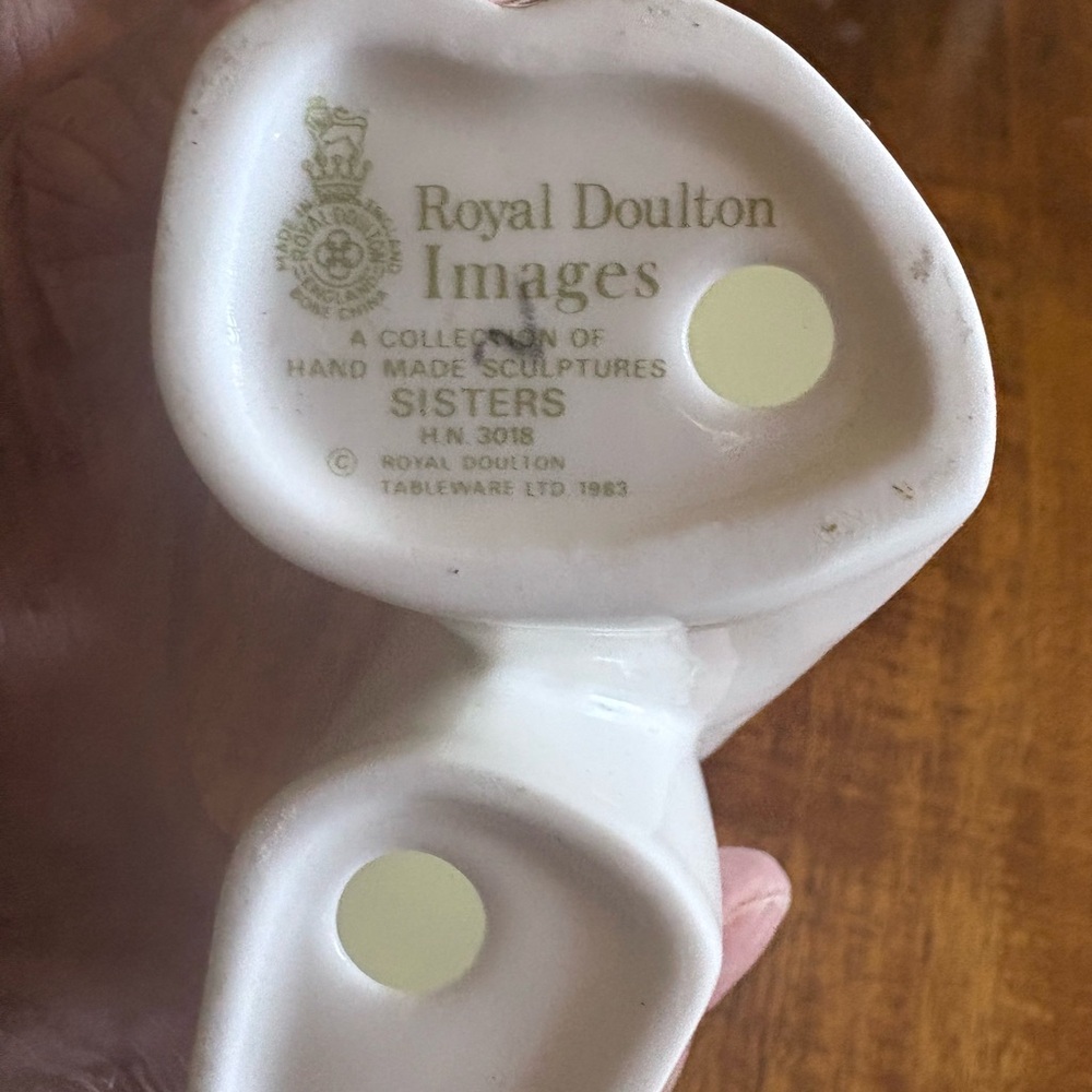 Royal Doulton Elegant White Ceramic Sisters A Collection Of Handmade Sculptures - Picture 7 of 8